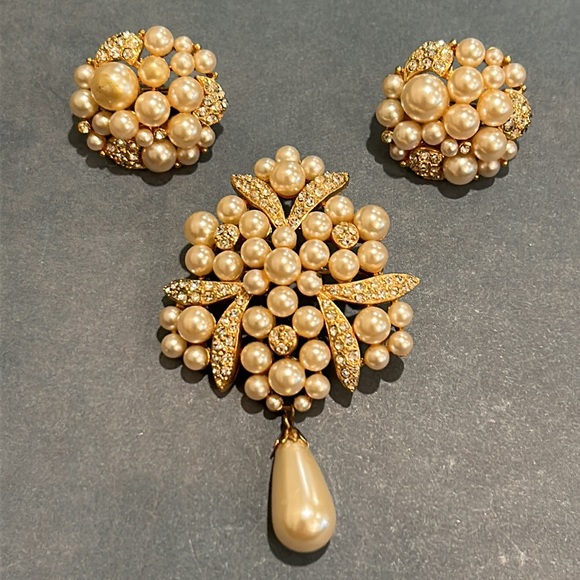 Vintage Jewelry - Vintage R. Mandle Pearl Brooch & Matching Earring Set.